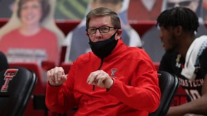 Mark Adams elevated to Texas Tech head coach to replace Chris Beard