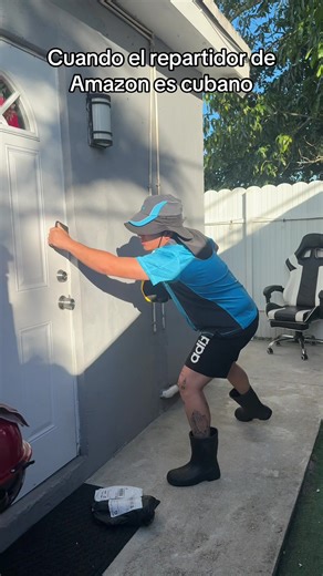 carlosyakarta99 (@carlosyakarta99)’s video of Amazon Delivery Driver