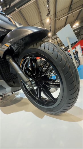 #PiaggioBV - 2️⃣5️⃣th Anniversary. ✨ ​ To celebrate this moment, Piaggio BV presents a Special Edition with the same sportier attitude in the exclusive Grigio 25th Anniversary color. This model comes with a custom seat with matte gold stitching, a commemorative “25th Anniversary” badge with the Italian tricolor , and a smoked windshield. ​ #Piaggio #OrdinarySpecial #EICMA25 | Piaggio | Facebook