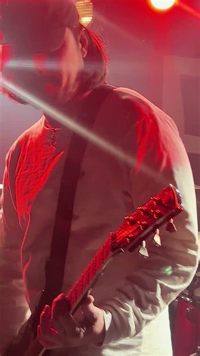 ダークなロックバンドは好きですか？Do you like dark rock bands?