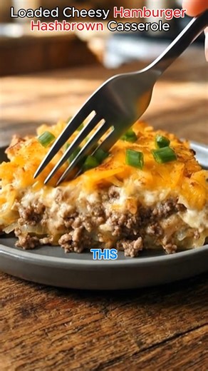 Loaded Cheesy Hamburger Hashbrown Casserole Crispy hashbrowns, savory beef, and layers of melty cheese… this casserole is pure weeknight comfort 😍 Easy to mix, bake, and serve a crowd without stress. | Recipes sophia