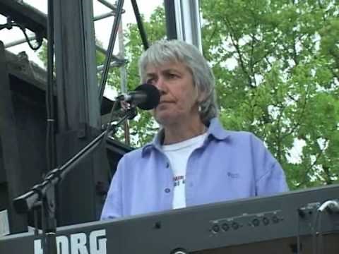 Cris Williamson - Waterfall, (Live at March for Women's Lives, 2004)