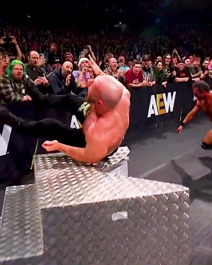 #RoderickStrong tries to break #JonMoxley's back with the steel steps! #AEWDynamite