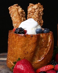 This take on Japanese Honey Toast is the perfect treat to share with someone special!! 🤤 FULL RECIPE: https://tasty.co/recipe/french-toast-honey-toast | Tasty UK