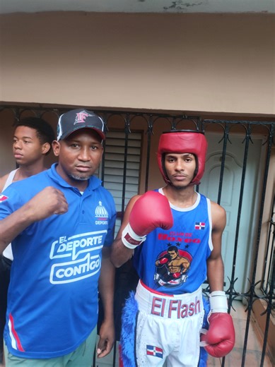 🔥🥊 RAINIERI ROSARIO EN ACCIÓN 🥊🔥 Aquí está la pelea de Rainieri Rosario, representando con orgullo al Club de Boxeo Los Marreros 💪👊 Corazón, disciplina y hambre de victoria arriba del ring 🔥 ¿Quién vio esta guerra? 👀👇 #RainieriRosario🥊 #LosMarreros #BoxeoDominicano #BarrioDeCampeones #OrgulloDelClub