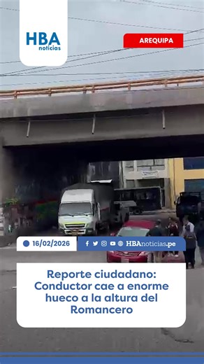 #Arequipa || Auto se accidenta en enorme hueco en el Romancero. Piden a las autoridades hace el bacheo. | HBA Noticias