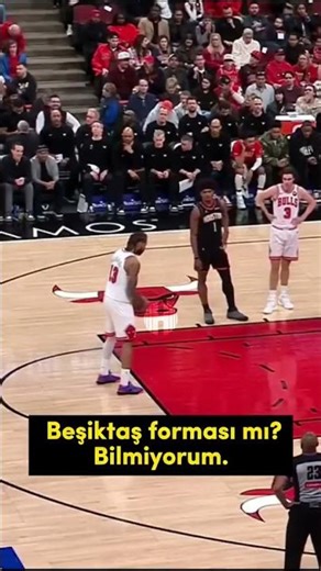 Houston Rockets'ın spikeri @ca_rockets, Fenerbahçe formasını Beşiktaş forması sandı 😅