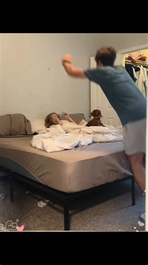 WORST Way to Wake Up Your Wife? ALIEN REACTS! BLOOOB #shorts #funnyvideo #funnyanimals #puppets