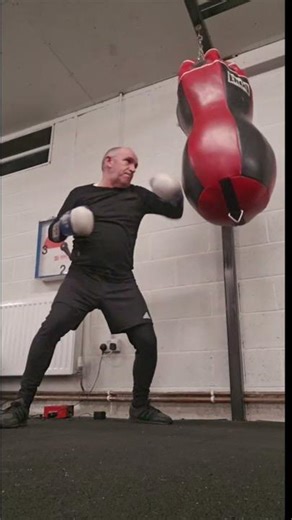 Raw Heavy Bag Punching Power #boxing #training #technique