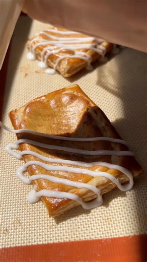 These easy to make puff pastry pumpkin cream cheese danishes are the perfect fall treat 🍂 Recipe in the comments | Kelsey Deleshaw