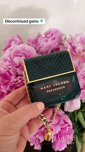Discontinued gems… why oh why? ~ Decadence by Marc Jacobs ~ L by Lolita Lempicka ~ Love by Chloé ~ Classique Intense by Jean Paul Gaultier ~ Mémoire d’une Odeur by Gucci #perfumelover #perfumetiktok #parfumtiktok #discontinuedperfume #parfum #perfume #designerperfume