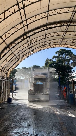 🗣️ “That’s the way you do it — money for nothin’ and chicks for free!”🧽🚿😎💸 #Powerwash #truckwashfriday #SpotlessClean | Powerwash