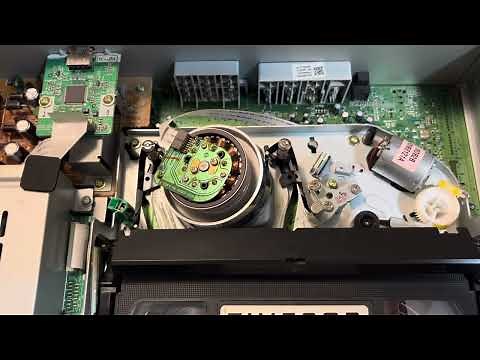 Video Showing The Insides Of A Working VHS Player An How It Works