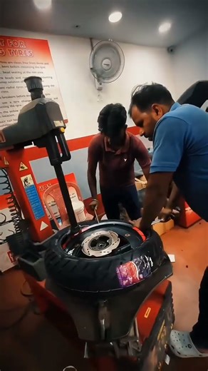 Bike repairing service #automobile #engineblock #bikeengine #splendor #splendormodified #engine