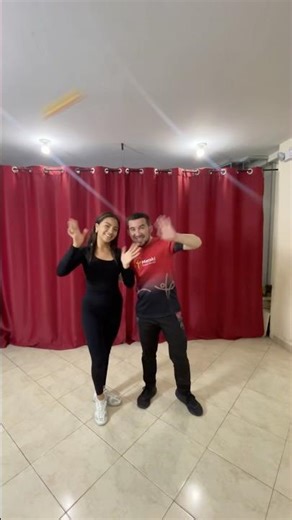 Acrobacia en pareja para salsa