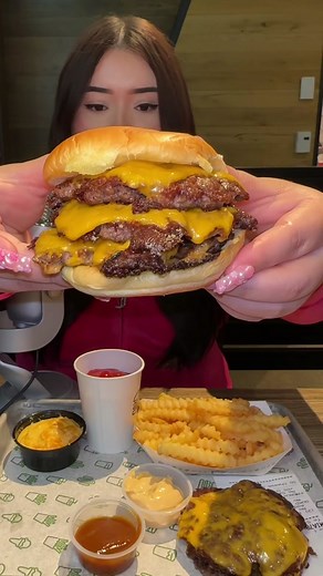 ASMR Shake Shack Mukbang 😍 #foodies #shakeshack #asmr #shakeshackburger #asmrsounds #asmrfood #shakeshackmukbang #mukbang #msmunchies