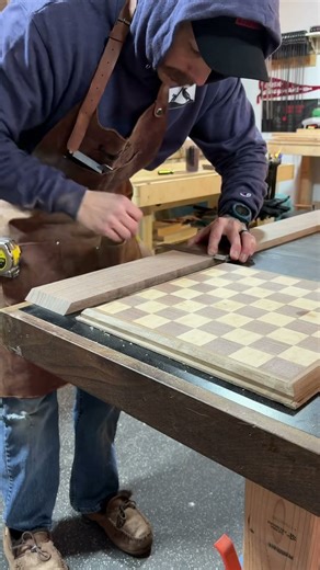 Making a mitered box by hand (mostly)