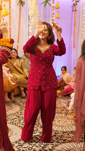 N E H A ♡ | Dance like nobody’s watching you 🎥 @sambarphotography Dress 👗 @garnet_easternwear | Instagram