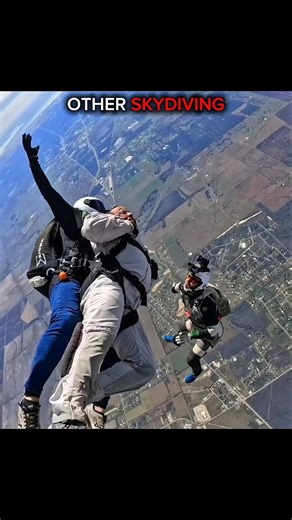 Normal Drop VS Pro Skydiving #skydive #skydiving #parachute #parachuting
