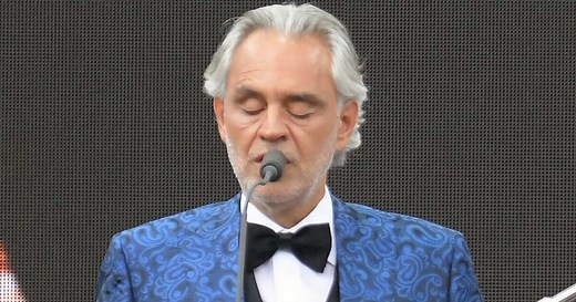 Andrea Bocelli aveugle : quel est cet accident à 12 ans qui lui a fait perdre la vue ?