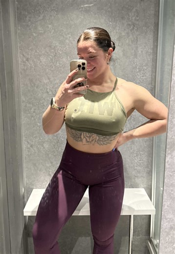 1RM Slow Pull Clean & Jerk & 93kgessss - Probably had more but that slow pull 😰 . . . #Crossfit #StrongGirl #GymGirl #Weightlifting #Fyp