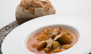 Anguila con patatas (all i pebre)