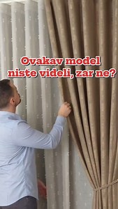 PERLA - model koji će biti najpopularniji ove godine! Nešto sasvim novo i divno! Pogledajte kako sve to uživo izgleda i kako je savršne akombinacija sa "S" trakom! Savršene falte i lanena osnova ovu zavesu čine fantastičnom! Za sve dodatne informacije pišite nam, tu smo za vas! Uvek nas možete i potvati na broj 061 15 15 471. #lepdom | Lep dom