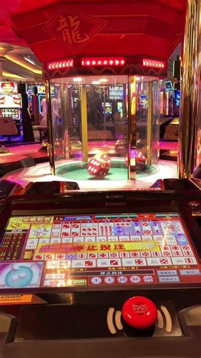 Casino Slot Machine Game: Dice Roll & Betting Action! #shorts