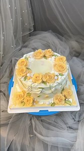 The cake is creamy enough. Cake training. The colors of autumn today 😀