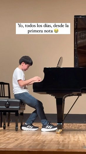 헟헮 헗헼헰 헔헿헺헶헱헮 on Instagram: "Yo. Todos los días. Desde la primera nota. 﫠 . . Follow: @docarmida  Online Lessons  Send DM  PayPal #trumpet #trompeta #trumpetplayer #trumpetlife #trumpetlove #trumpetsolo #trumpetplayers #trumpetist #trompette #trompetista #tromba #trombone #tuba #frenchhorn #classicalmusic #instamusic #musiceducation #trompetistas #orchestra #docarmida #privatestudio #trumpetstudio #classicalmusic #trompete #trompeten #orchestra"