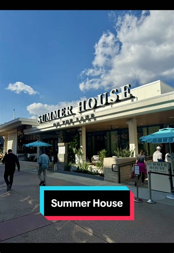🍒 This isn’t on the menu, but did you know you can order a build your own Shirley Temple at Summer House?? . . 😋 Go ahead, be a kid! . . . #summerhouse #disneysprings #waltdisneyworld #disneyworld #disneyeats @Disney @Disney Parks