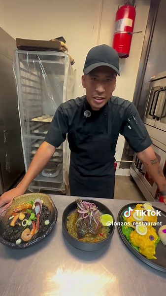 We welcome you at Lonzos Restaurant with the best quality Peruvian food. Enjoy our new dishes available: Aji de Gallina and Arroz con Pato! #comidaperuana #peruvianfood