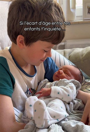 Il y a presque 9 ans entre eux. 💙 Et parfois, je les imagine dans quelques années. Gabriel qui ira chercher Léon à l’école en voiture. Léon qui passera le week-end dans l’appart de son grand frère. Les discussions qu’ils auront et que je ne connaîtrai jamais. Les conseils qu’il ira lui demander plutôt qu’à nous. Parce que Gabriel, c’est cette personne-là. Il est doux, serviable, gentil, attentionné. Et depuis que Léon est né, il est complètement dingue de son petit frère. Alors oui, ils ne joue