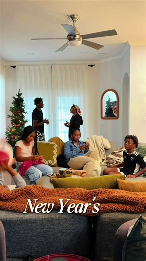 If you want to start 2026 feeling more connected to the people you love, start where the group chat is easiest to use. New year, shared moments, and staying close — all in one place with WhatsApp 💚 @whatsapp #whatsapp #newyear2026 #stayconnected