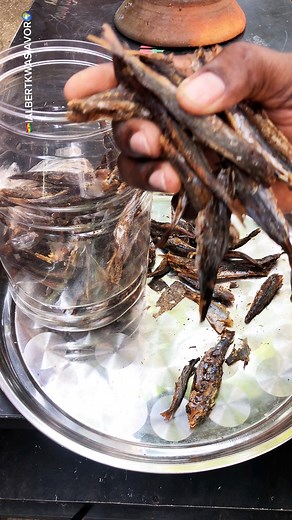 HOW YOU SHOULD PRESERVE ANY DRY OR SMOKED FISH THE TRADITIONAL WAY|| this ancient preservation method will keep your fish so Fresh and out of odor, ants and any Parasite that makes fish go bad and looses it original Taste~ CLOVES AND CINNAMON STICKS is ancient ingredient for long lasting preservation without any regret or side effect rather it add the most priceless flavor and aroma to any fish during PRESERVATION~ ~ @followers @highlight #fbreelsvideo #virals #nature #traditional #culture | Alb