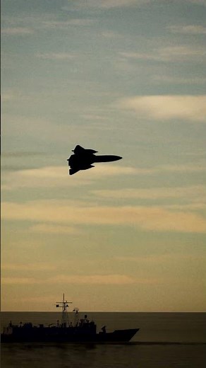 A 'retired' SR-71 Blackbird conducting a low speed flyby for a deployed Navy fleet #shorts #sr71