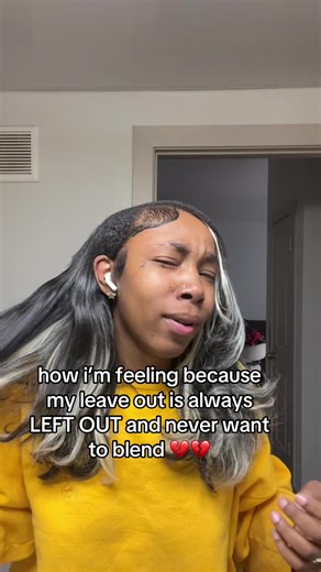 omg pls can somebody teach me the method on how to slay the leave our I LOOK JANKY ASFFF 😣💔😂😂 #mauraed #leaveout #blend #hilarious #real