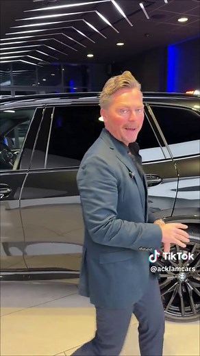 New Model BMW iDrive 8 Curved Display 2025 BMW X5 3.0 30D M Sport xDrive Live Priced at £65,990 - Buy & Reserve Online - Contact Richard on 07919161818 or Business WhatsApp us on 07724101010 📲 Finished in Black Sapphire Metallic with M Sport Pro Package De-Chromed Exterior Detailing, 22” Jet Black Alloys, M Sport Brakes with Blue Callipers, Sun Protection Glass & Sensation Black Leather Interior. Enhanced even further with the all-important Sky Lounge Roof ✔️Tech Pack ✔️Iconic Glow Grille ✔️Har