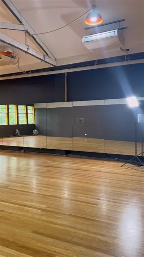 We held our iconic @silverfoxmgmt Runway Workshop again, this time with some of our lucky Melbourne models in preparation the upcoming @melbfashionfestival instructed by the one and only runway legend @argentum_lenna_h_holt who flew in for the day!👏😍 So, who wants to see more mature models on the runway at fashion week this year?!? 🙌 | Silverfox Management Group