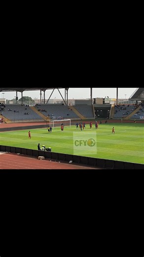 ⏳ Douche froide en cours à Yakro ! Au Stade Charles Konan Banny, Africa mène pour l’instant 1️⃣-0️⃣. ⚽ Le match est toujours en cours, rien n’est encore joué… les supporters espèrent la réaction ! 🔥💪🏽 #Yakro #AfricaSports #MatchEnCours #FootballLocal #AmbianceStade
