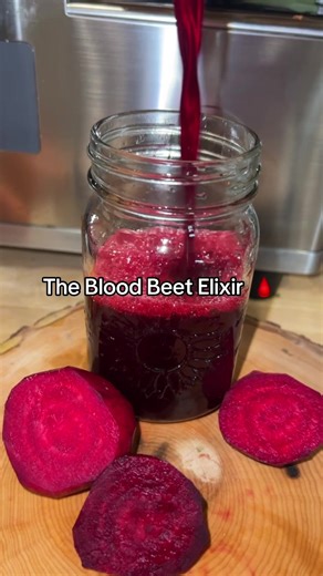 I started drinking this every morning and my energy never looked back 👀🫀 Beet Elixir just beets, no BS. Comment “RECIPE” and I’ll send it! 🔴 #easyjuicingrecipes #beetjuice #anemia