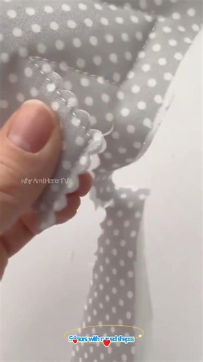 Scissors with curved shapes