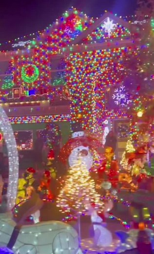 Christmas in America😍🎄#christmas #america #holiday #winter #fyp #viralvideo