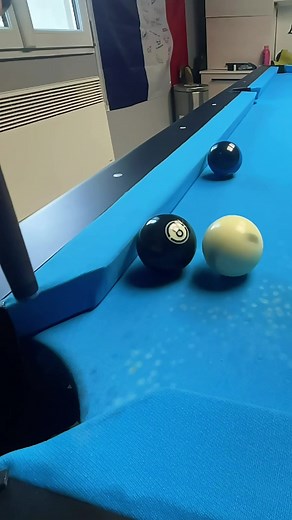 Gros massé pour la victoire au billard