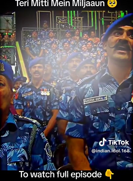 Akshay Kumar Sings Teri Mitti with Indian Idol