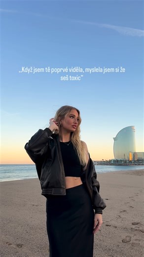 Kateřina Michelle Ptašinská on Instagram: "Nesuď knihu podle obalu😝☝🏻 Tohle je docela očistný trend nebudu lhát 😏😎 #funny #fun #dontjudge #whenifirstsawyou #firstsightlove"