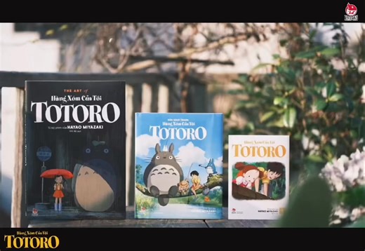🌿 HÀNG XÓM CỦA TÔI TOTORO - BỘ BA ẤN PHẨM DÀNH RIÊNG CHO FAN GHIBLI 🌿 Nếu bạn từng rung động trước thế giới mộng mơ, trong veo của Hàng xóm của tôi Totoro, thì bộ ba ấn phẩm đặc biệt này chính là “chân ái” không thể bỏ lỡ 💚 📘 TRUYỆN TRANH HÀNG XÓM CỦA TÔI TOTORO TẬP 1 2 Không chỉ tái hiện trọn vẹn vẻ đẹp dịu dàng của kiệt tác Studio Ghibli, bộ truyện tranh còn mang đến trải nghiệm đọc nhẹ nhàng, cảm xúc cho các fan của Totoro. 🎁 Tặng kèm photostrip xinh xắn 📘 SÁCH TRANH HÀNG XÓM CỦA TÔI TO