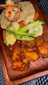 2K views · 181 reactions | @restaurantechonetes hace una maravilla de comida y a excelente precio. Su chef hace maravillas en la cocina. Un lugar para no perderse #restaurant #comida #pizza #pescado #lomito #pollo #casado | Pura Vida y Provecho | Facebook