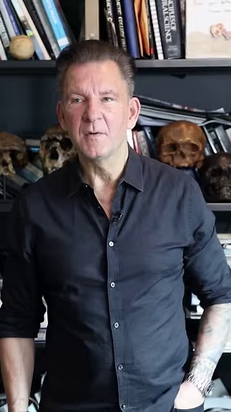 The left brain generates 3 primary emotions: happiness, anger, and pride. The right brain generates guilt, shame, and embarrassment and is also more self-critical. 📚 All the answers you've been looking for are in my book "Disconnected Kids". Don't wait any longer! ➡️ https://amzn.to/3WUZ1nd #melillomethod #Neurodiversity #autism #ADHD #dyslexia #autismawareness | Dr Robert Melillo