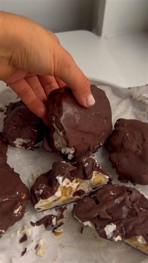 Vegan Plan on Instagram: ""GET The Complete Plant Based Cookbook - Over 200+ Delicious Vegan Recipes Including 30-day Meal Plans" =>> LINK IN BIO 🔗 @vegan.planvn 4-ingredient vegan chocolate coated stuffed yogurt bites by @Healthfulradiance ingredients: - 2 single serve containers of non-dairy yogurt (5.3oz each) plain or vanilla - 2 bananas, finely diced - a few handfuls of roasted peanuts - a few handfuls of chocolate chips for mixing in - 1 cup chocolate chips + 1 tbsp coconut oil (melted, f